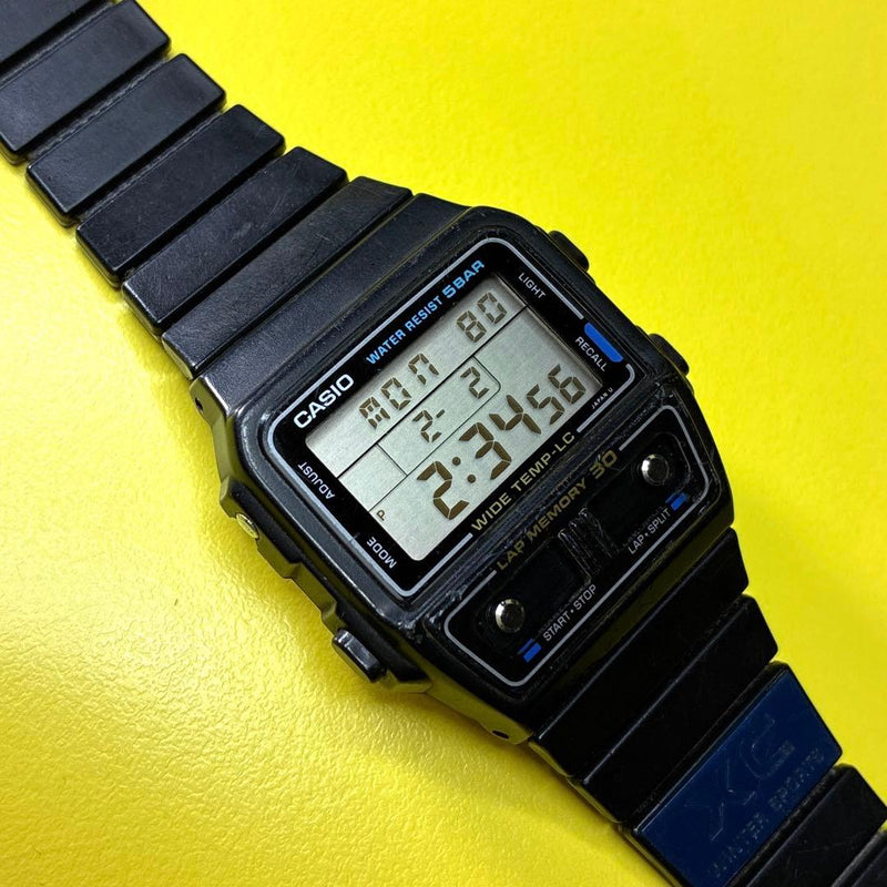 Casio Xc-30 Wide Temp Lap Memory 30 Mens Wristwatch Japanese Vintage Digital