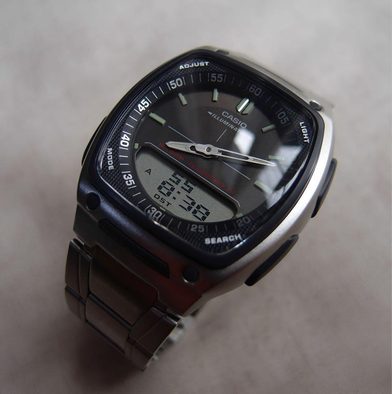Aw-81 Illuminator Mens Wristwatch Silver Tone Japanese Vintage Quartz