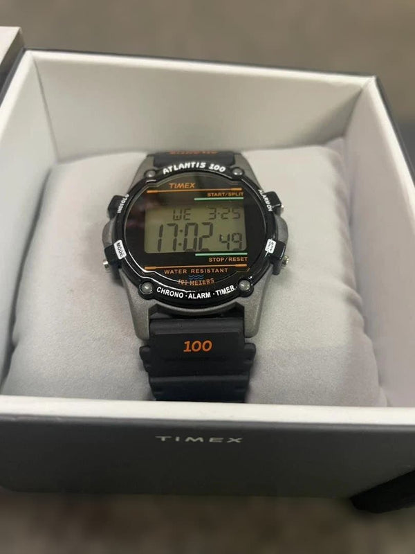 Timex Atlantis 100 Digital Wristwatch Japanese Vintage Quartz Mens Sport Watch