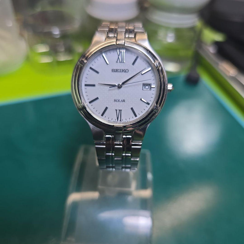 Seiko V157 Solar Mens Wristwatch Japanese Vintage Quartz Stainless Steel