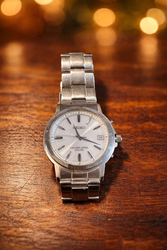 Quartz Mens Wristwatch Silver Tone Japanese Vintage Analog Stainless