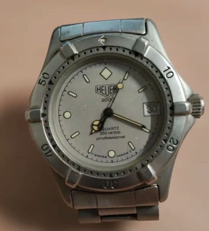 Quartz Wristwatch 200m Water Resistant Japanese Vintage Mens Diver Watch