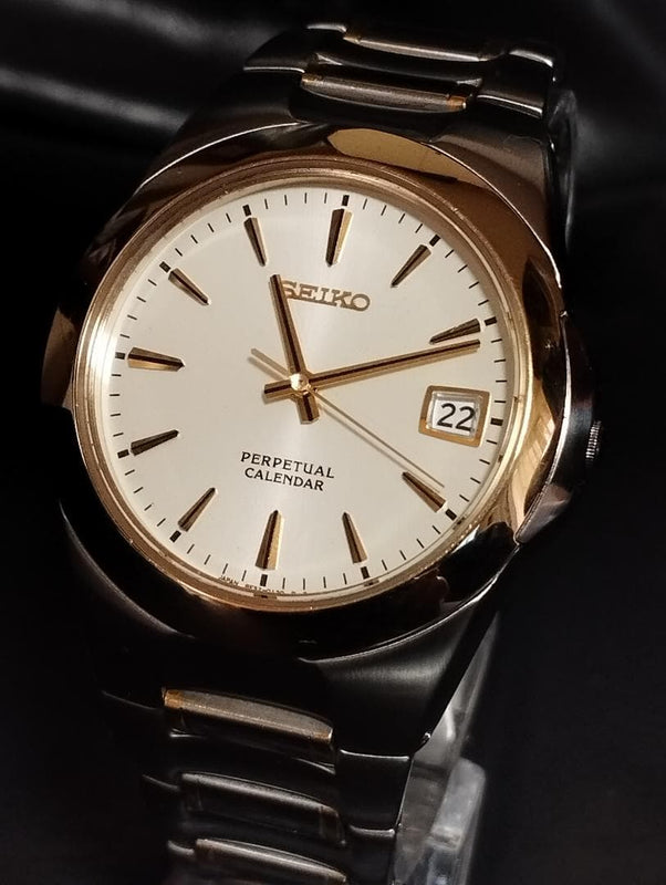 Seiko Perpetual Calendar Wristwatch 8f32-0130 High Accuracy ±20s Year Japanese