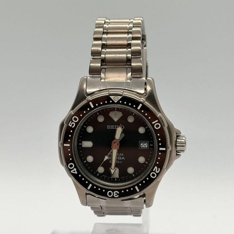 Seiko Scuba 200m Diver Mens Wristwatch Titanium 7n35 Vintage Japanese