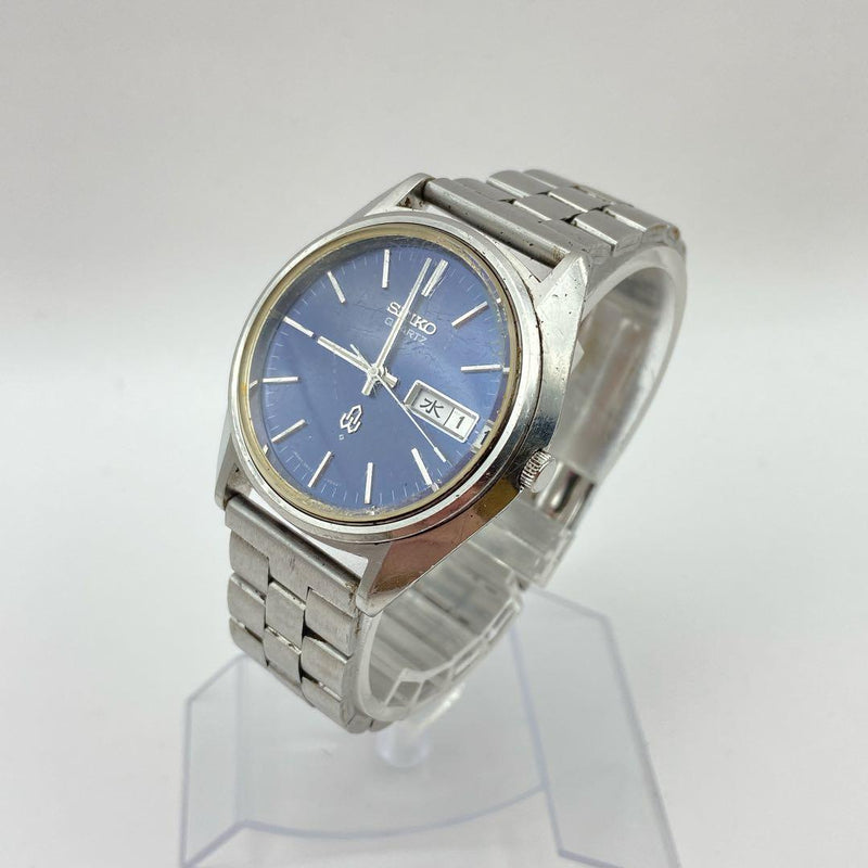 3803-7030 Quartz Mens Wristwatch Navy Dial Day Date Japanese Vintage