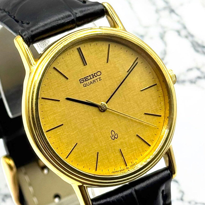 Seiko Chariot Quartz Mens Wristwatch Gold Tone Japanese Vintage Battery Watch