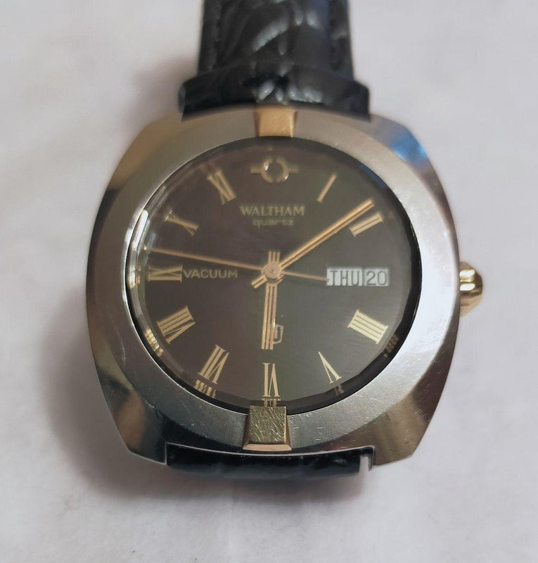 Waltham Vacuum Quartz Wristwatch Japanese Vintage Mens Watch Stainless Steel