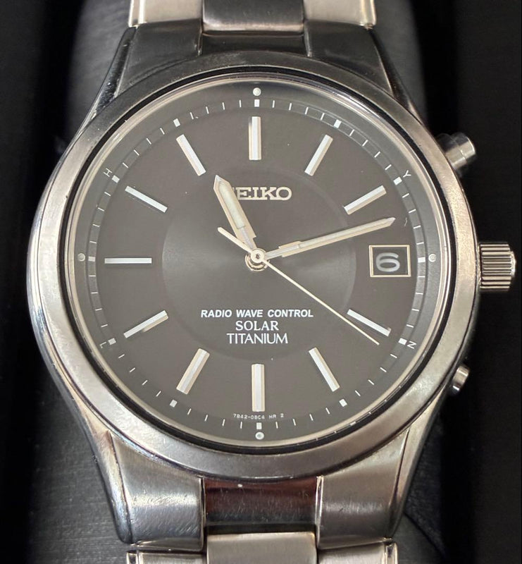 Seiko 7b42 Titanium Solar Radio Wave Mens Wristwatch Japanese Vintage Collector
