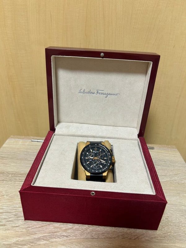 Ferragamo F-80 Chronograph Mens Wristwatch Black Gold Tone Japanese Quartz