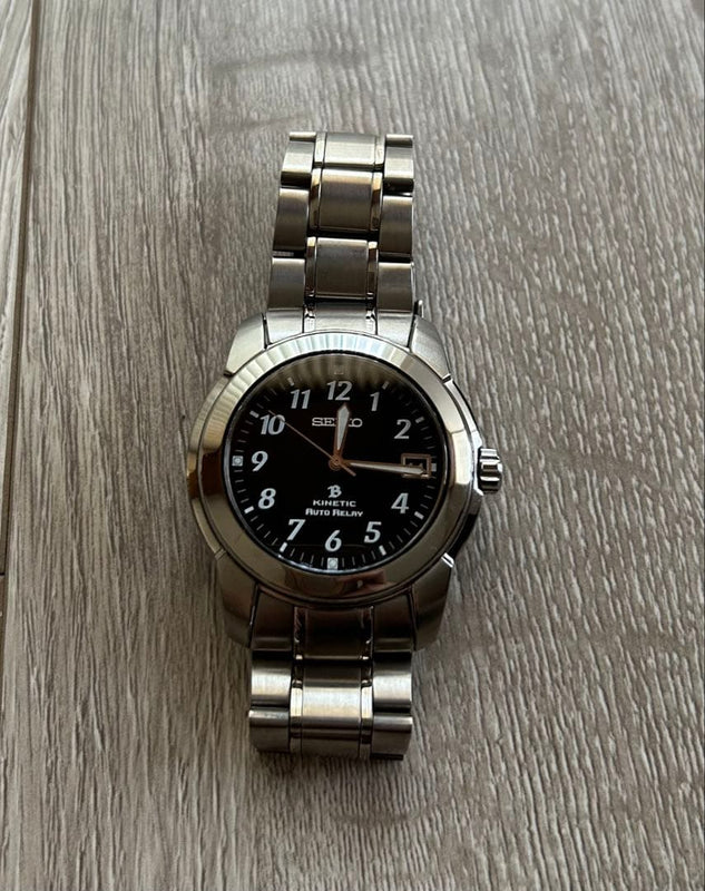 Seiko Black Analog Mens Wristwatch Japanese Vintage Quartz Stainless Steel