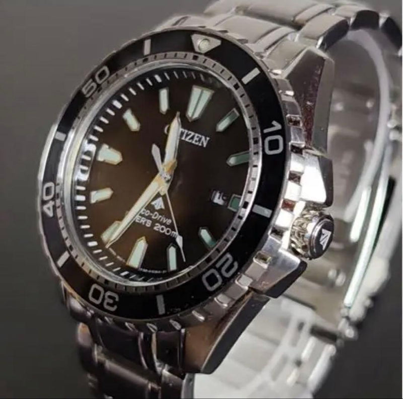 Citizen Quartz Wristwatch 200m Water Resistant Japanese Vintage Mens Diving