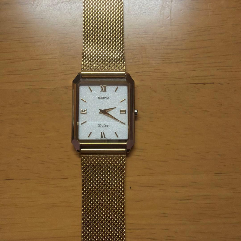 Seiko Dolce Vintage Mens Wristwatch Japanese Quartz Gold Tone Stainless Steel