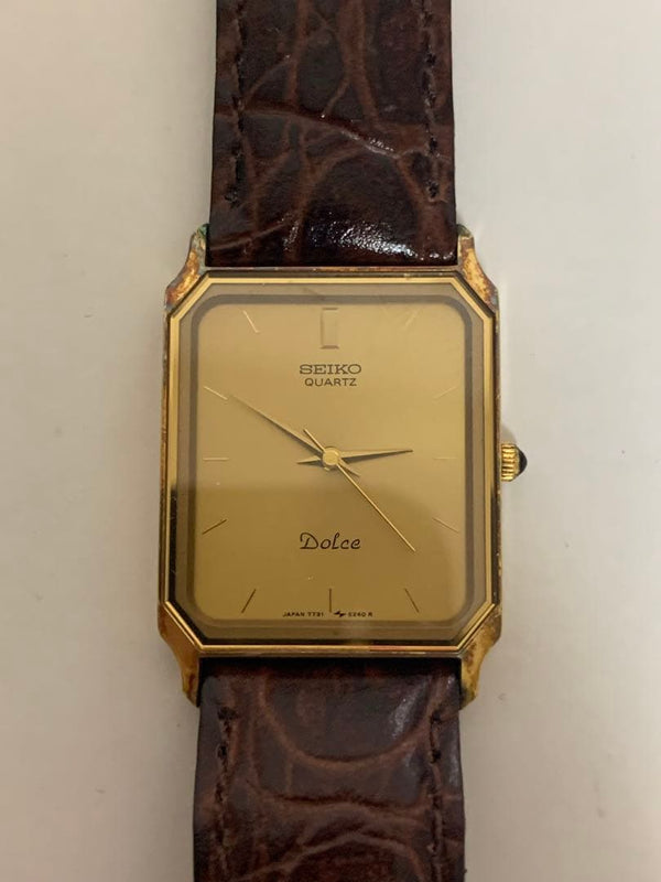 A220 Seiko Dolce Mens Quartz Wristwatch Japanese Vintage Gold Tone Stainless