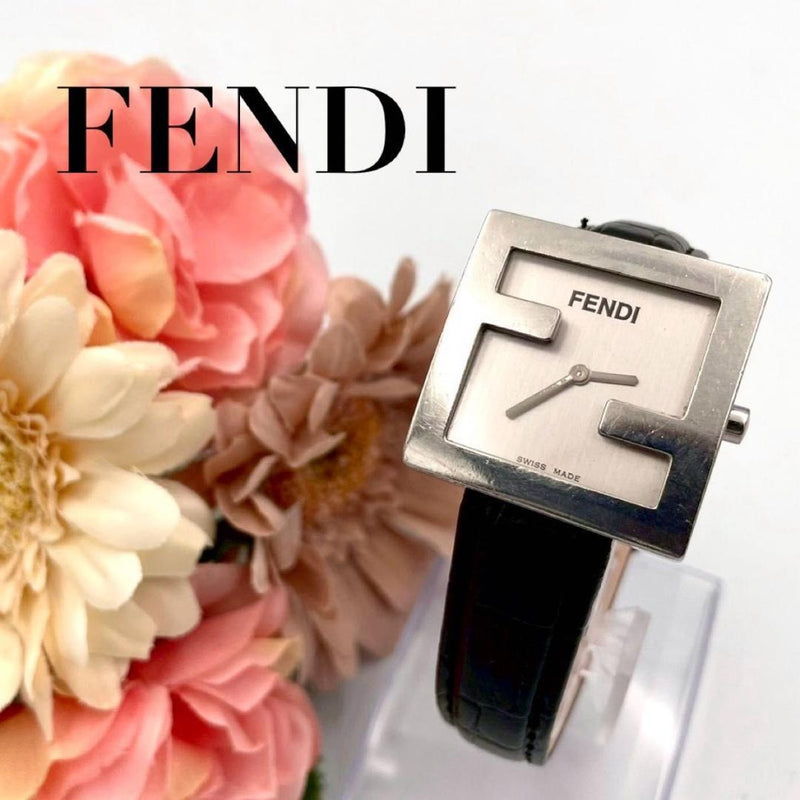Fendi 4000l Quartz Ladies Wristwatch Square Face Japanese Vintage Gold Tone