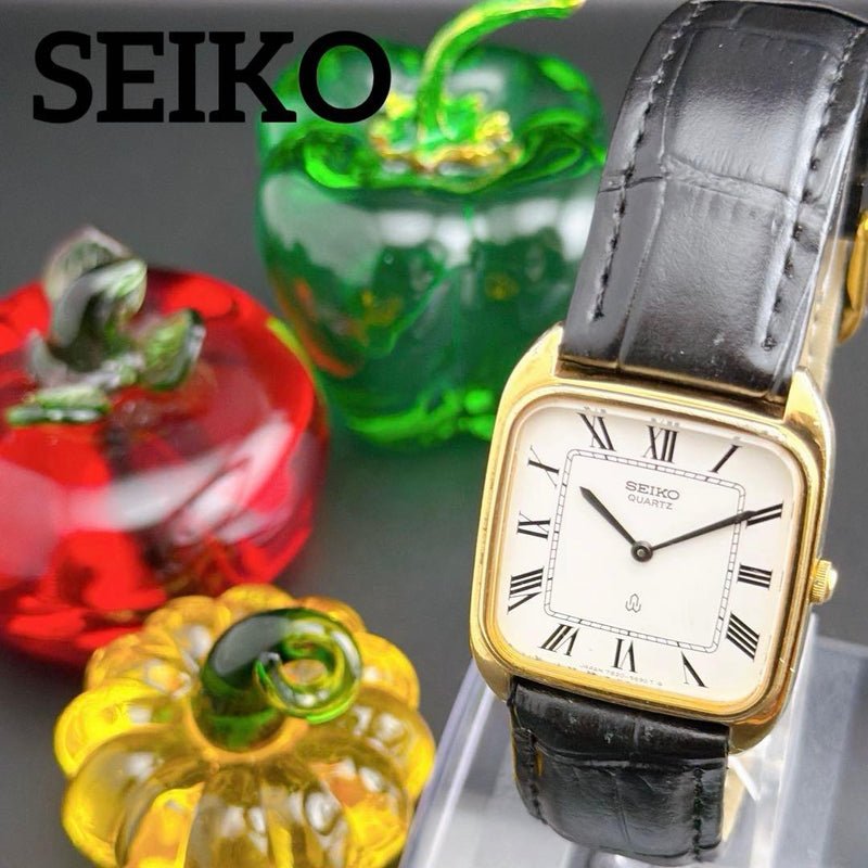 Old  Tank Chariot White Quartz Mens Wristwatch Japanese Vintage Classic