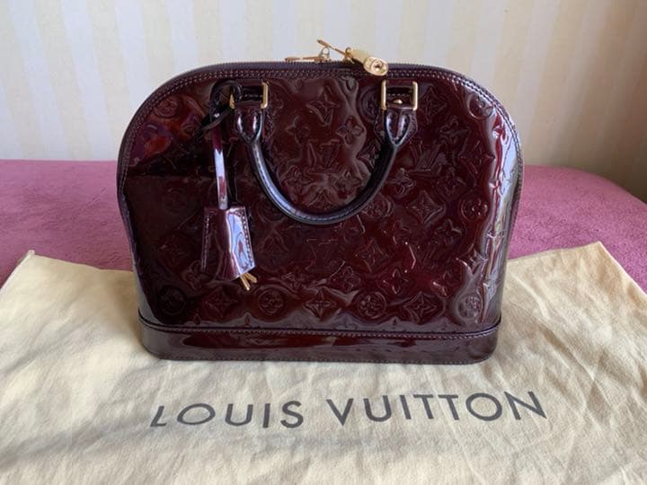 Louis Vuitton Alma Handbag Vernis Amarante Patent Leather