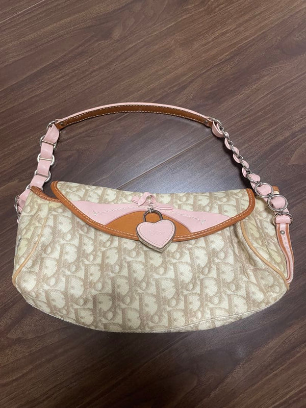 Trotter Romantic Flap Shoulder Bag Heart Padlock White Pvc