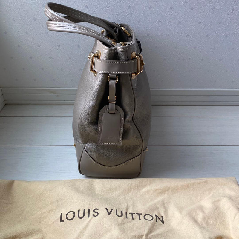 Louis Vuitton Handbag Gray Leather Gold Hardware