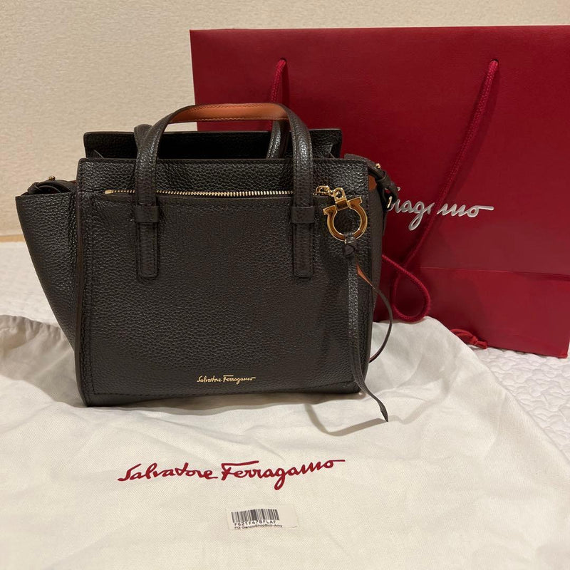 Salvatore Ferragamo Amy Handbag Leather Shoulder Bag Tote Black