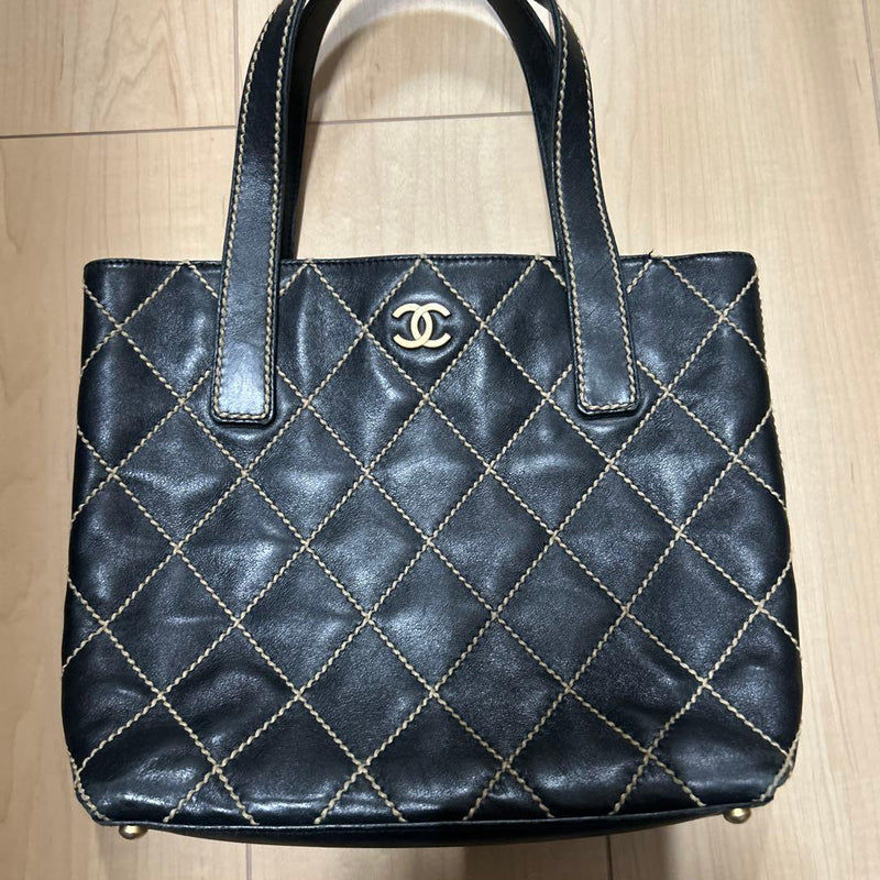 Chanel Quilted Leather Handbag Shoulder Bag Cc Logo Black