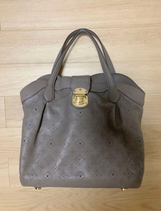Louis Vuitton Mahina AR0171 Handbag Tote Taupe Leather