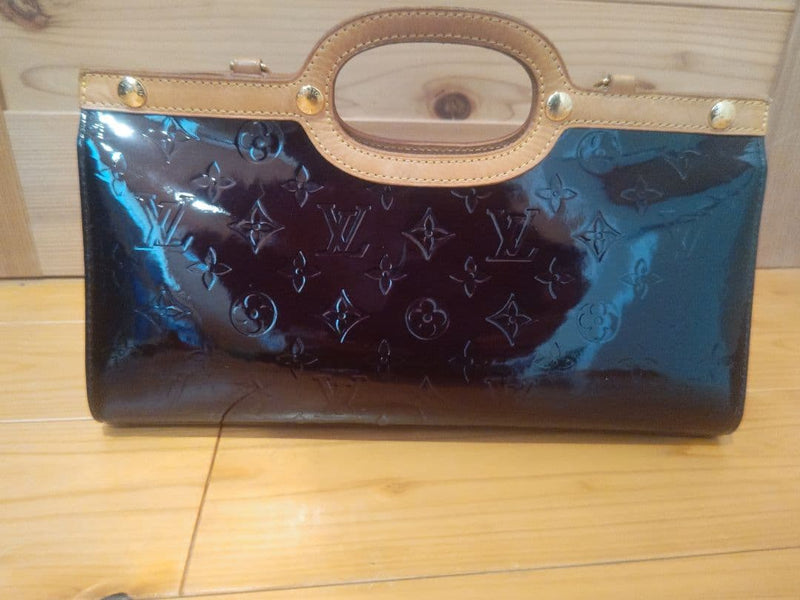 Vernis Roxbury Drive 2-Way Shoulder Bag Enamel Leather Gold