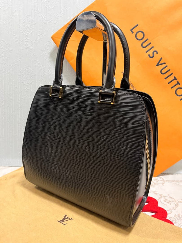 Pont Neuf Epi M52052 Handbag Leather Black Gold Hardware