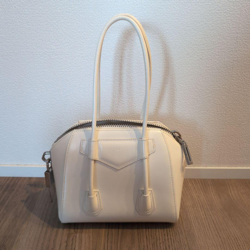 Antigona Lock Handbag Shoulder Bag White Leather