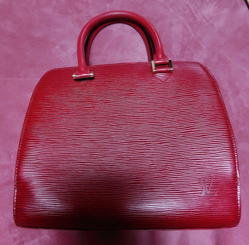 Epi Leather Handbag Red Logo Design Handle Metal Fittings