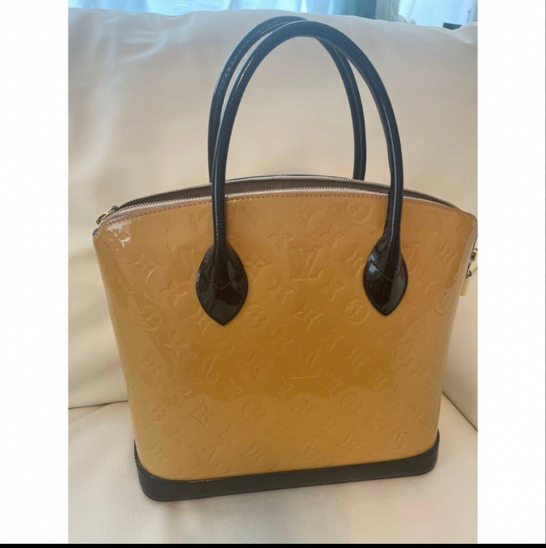 Lockit Pm Handbag Beige Enamel Leather Black Handle