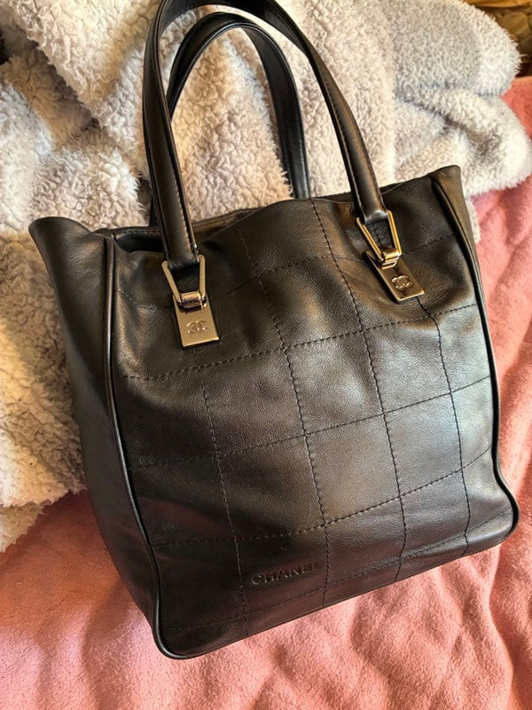 Chanel Quilted Leather Handbag Shoulder Bag Black