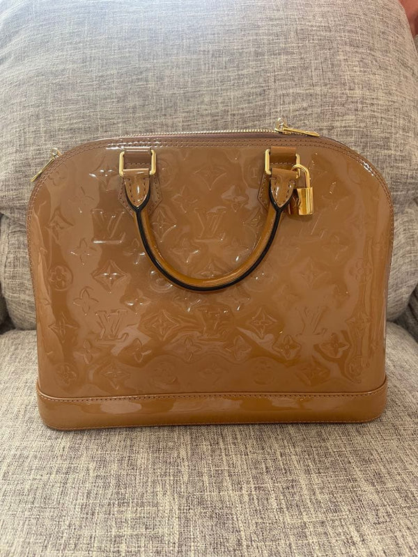 Louis Vuitton Alma Handbag Enamel Patent Leather Beige Pink-beige Gold Hardware