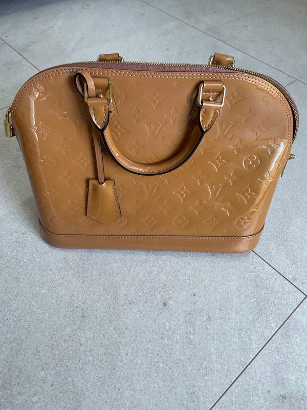 Louis Vuitton Handbag Patent Leather Beige Pink Interior Gold Hardware