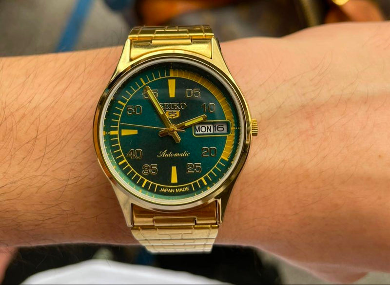 5 Vintage Analog Watch Gold-tone  Collectible Wristwatch