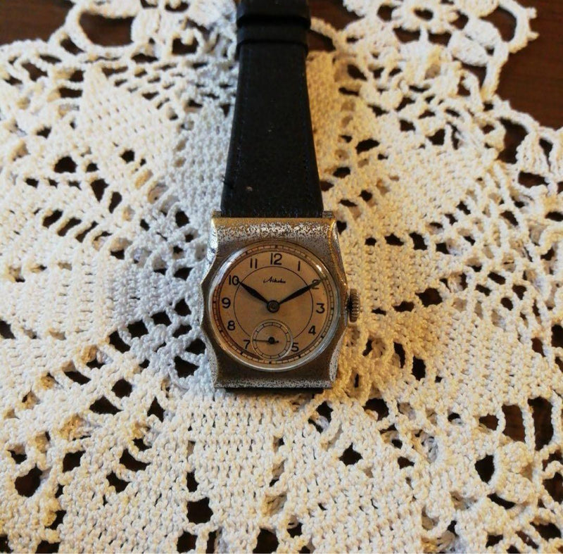 Pre-war  Wristwatch Antique Collectible Watch Functionality Unconfirmed