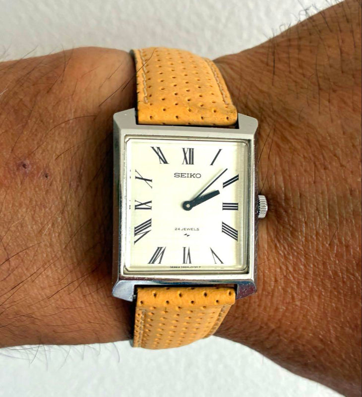 Chariot  2559-0130 Restored Watch Vintage Japan Quartz Movement Working