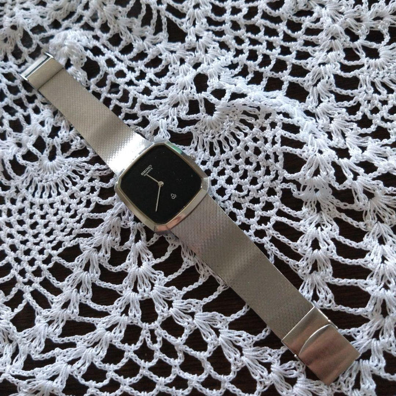 Chariot Watch Onyx Dial Vintage Dress Watch Quartz Movement Collectible