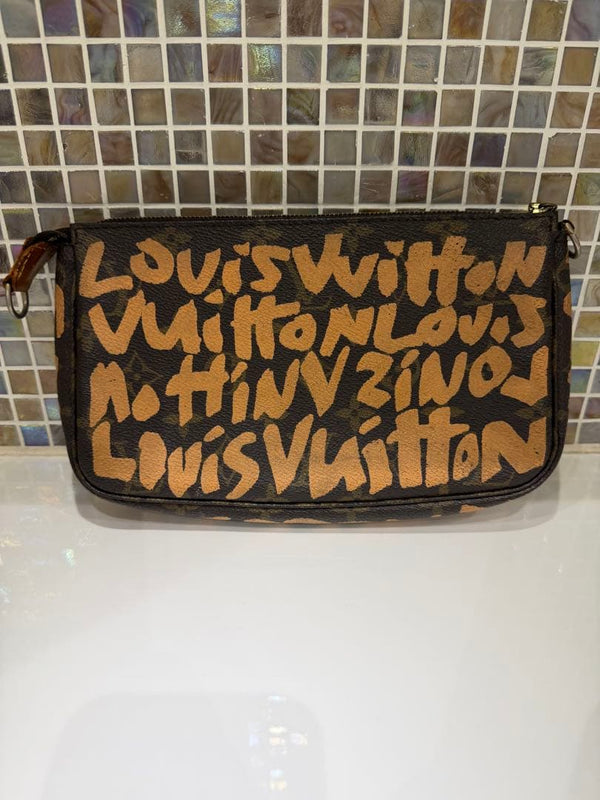 LOUIS VUITTON Stephen Sprouse Monogram Graffiti Pochette Accessoires AR0064