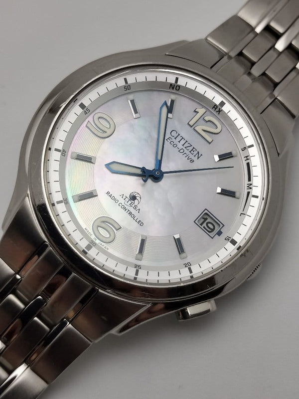 Attesa Radio-controlled Solar Watch Mother-of-pearl Dial Lightweight