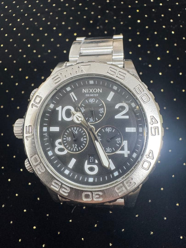 Nixon 200-meter Chronograph Watch Battery Powered Quartz Water Resistant Mens