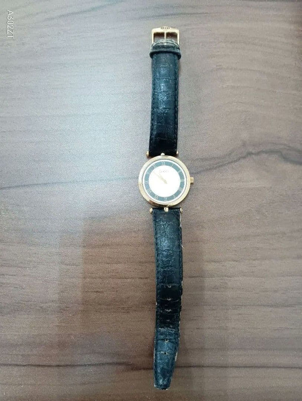 Gucci Gold Black Analog Watch Quartz Movement Leather Strap Working Condition