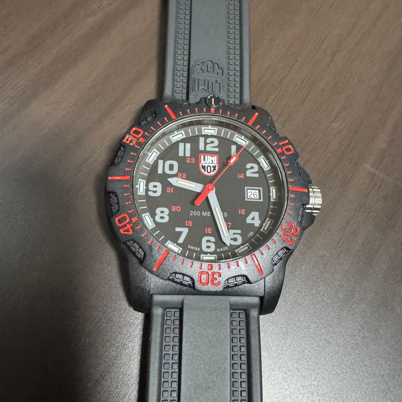 Luminox 8880 Sapphire Crystal Dive Watch Swiss Made Tritium Illumination