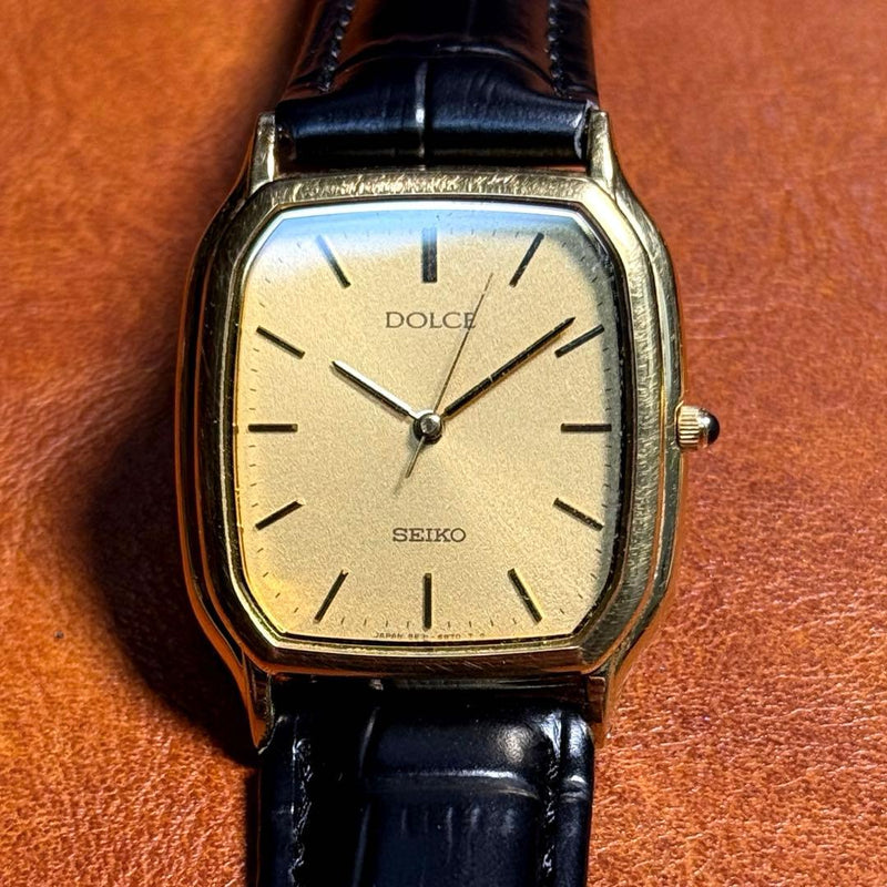 DOLCE 5E31-5B30 Quartz Gold Tone 35x28mm Rectangular Leather Band Watch