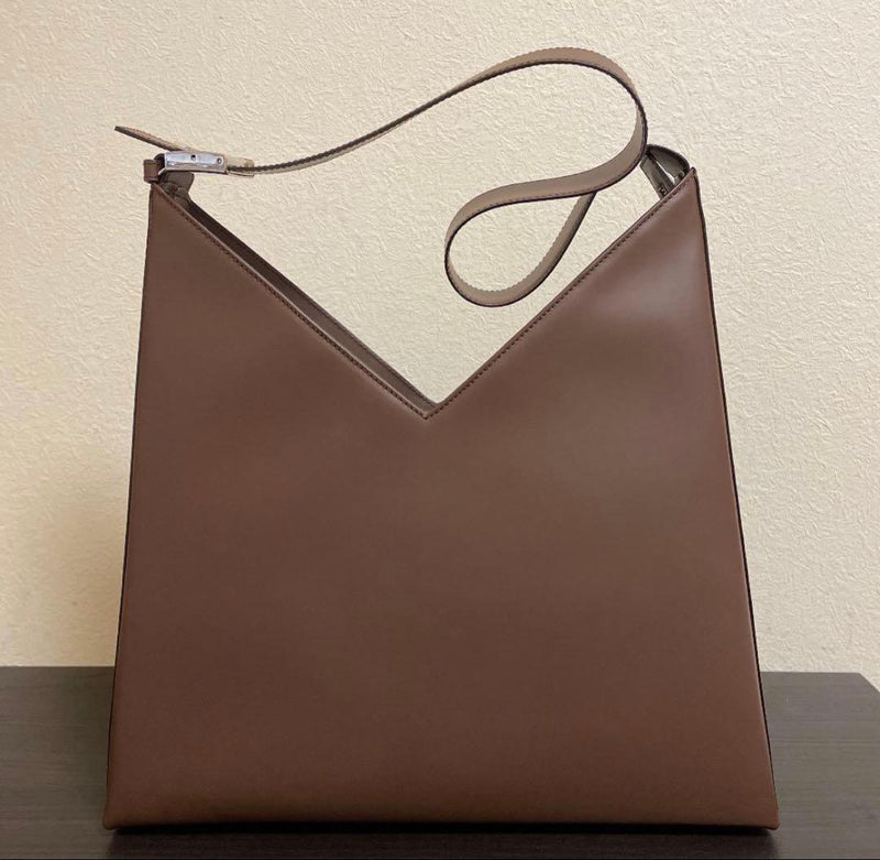 Ferragamo Gancini Shoulder Bag AQ-21 9682 Brown W33 H32 D10cm Made in Italy