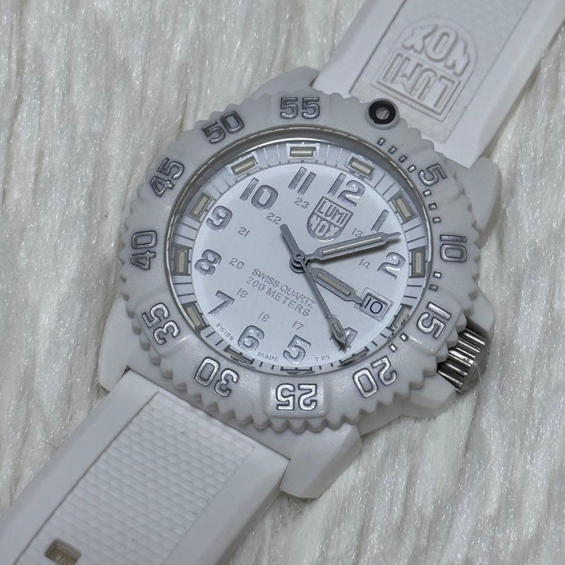 Luminox Navy Seal Colormark 7050 7057.WO White Quartz 38mm 200m Watch