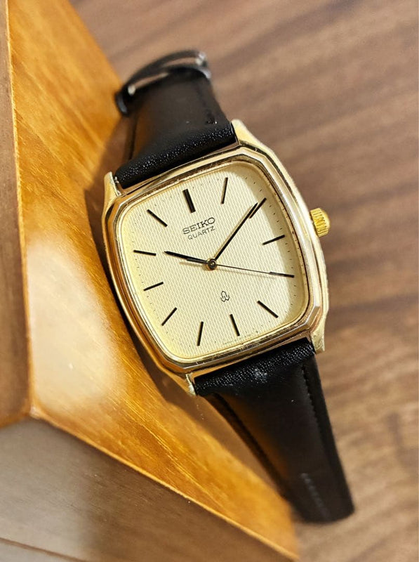 SEIKO Chariot 6030-5190 Caliber 6030 Quartz Mens Gold 31mm Tank Leather Watch