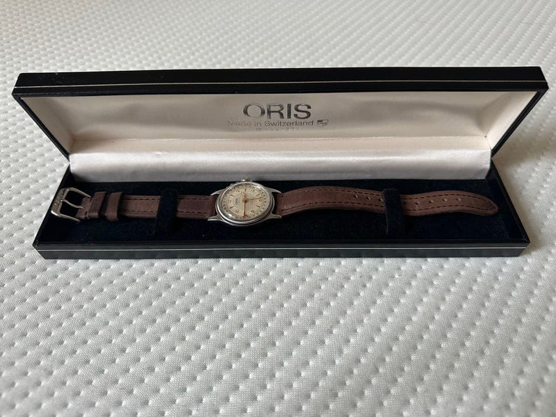 ORIS Pointer Date 754-7400B Automatic 32mm Guilloche Dial 17J See-Through Back