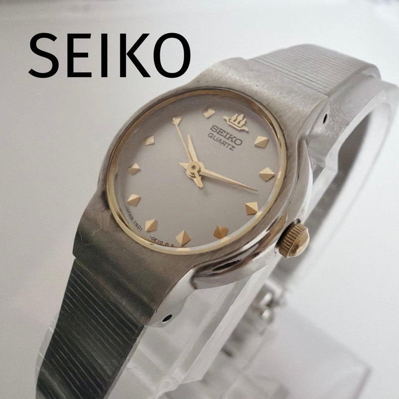 Ladies QUARTZ Analog Watch Silver Dial Silver Band Gold Hands 1MO1-OB40