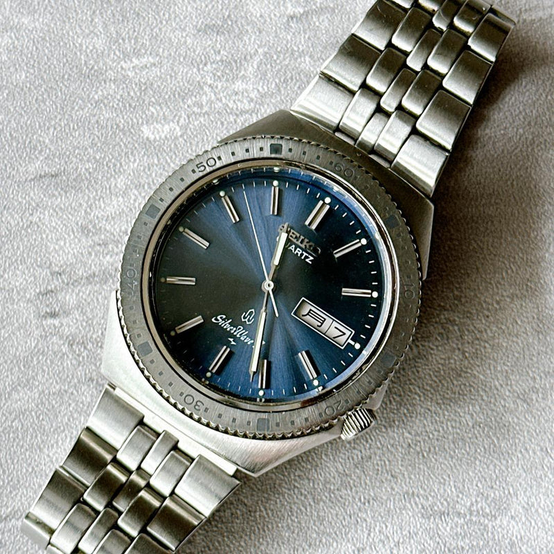 SEIKO Silver Wave Z Watch Quartz Blue Dial 36mm Rotating Bezel 1970s Day Date