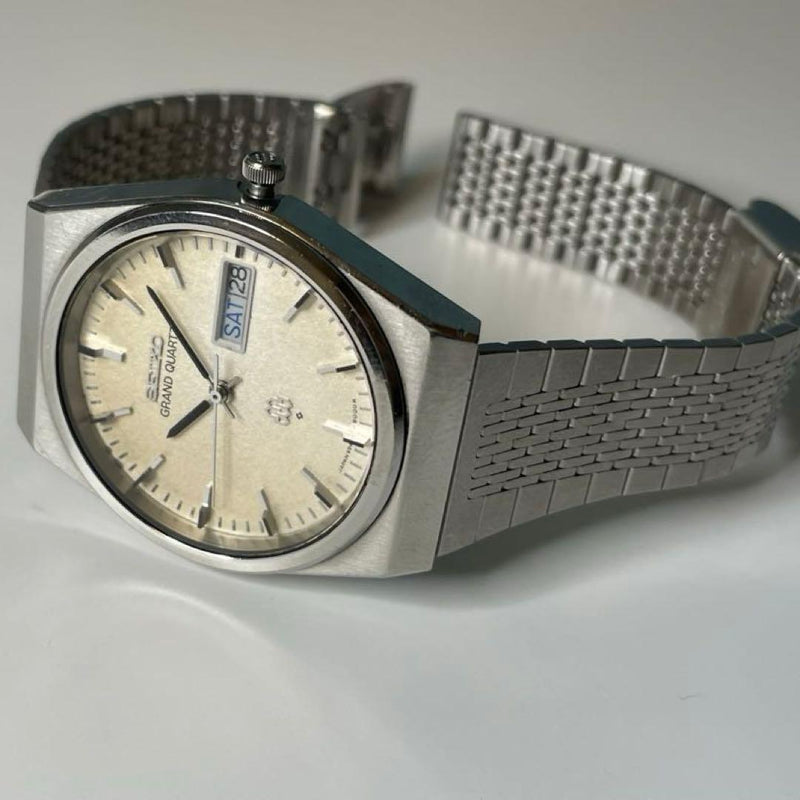 SEIKO Grand Quartz 9943-8000 Twin Quartz Silver Day-Date SS Mens Watch 1979
